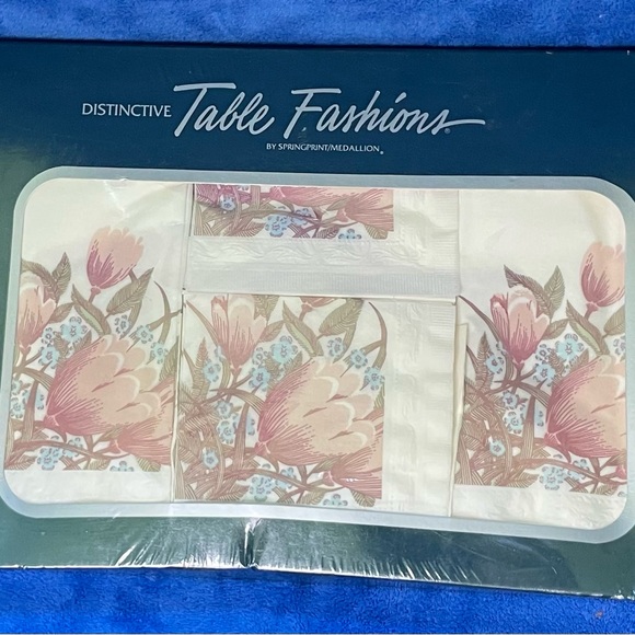 Springprint Medallion Dream Flowers Distinctive Table Fashions Napkins/Placemat - Picture 2 of 4